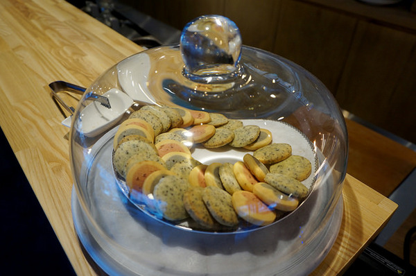 Lucky5 Light Cafe：[國父紀念館] Lucky5 Light Cafe 輕食下午茶好去處 /薄脆餅/鬆餅/木盆沙拉/可頌三明治 (附菜單)