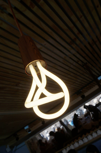 Lucky5 Light Cafe：[國父紀念館] Lucky5 Light Cafe 輕食下午茶好去處 /薄脆餅/鬆餅/木盆沙拉/可頌三明治 (附菜單)