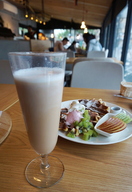 Lucky5 Light Cafe：[國父紀念館] Lucky5 Light Cafe 輕食下午茶好去處 /薄脆餅/鬆餅/木盆沙拉/可頌三明治 (附菜單)