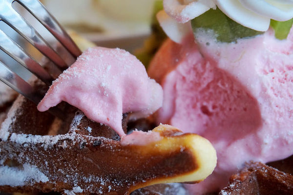 Lucky5 Light Cafe：[國父紀念館] Lucky5 Light Cafe 輕食下午茶好去處 /薄脆餅/鬆餅/木盆沙拉/可頌三明治 (附菜單)