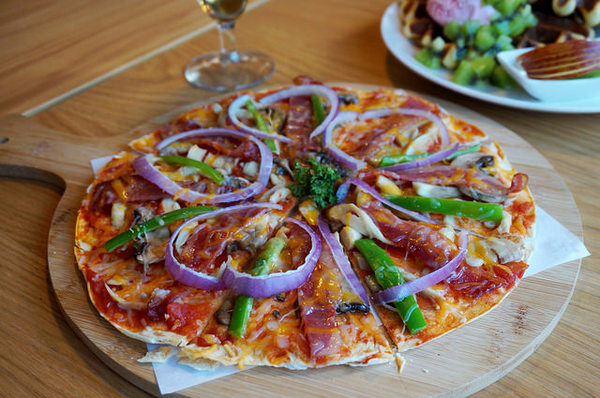 Lucky5 Light Cafe：[國父紀念館] Lucky5 Light Cafe 輕食下午茶好去處 /薄脆餅/鬆餅/木盆沙拉/可頌三明治 (附菜單)