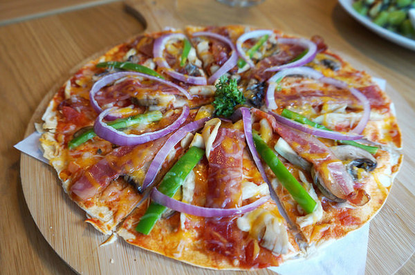 Lucky5 Light Cafe：[國父紀念館] Lucky5 Light Cafe 輕食下午茶好去處 /薄脆餅/鬆餅/木盆沙拉/可頌三明治 (附菜單)