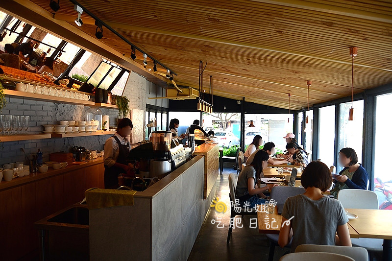 Lucky5LightCafe03.JPG - Lucky5 Light Cafe