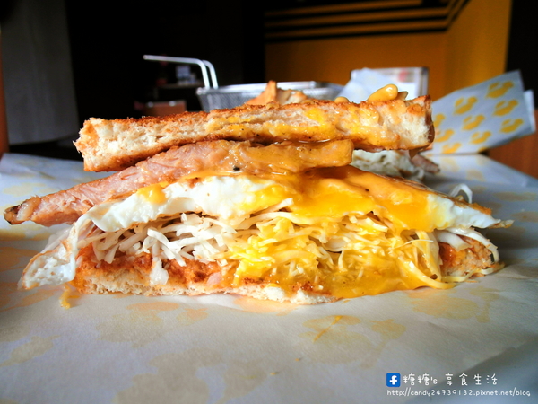 弗列斯 Fresh House(台中公益店):〖台中│美食〗弗列斯 Fresh House(台中公益店) ❤ 碳烤牛奶吐司,外酥內軟,香氣十足,夾入鹹食或甜食都好好味!!還有超厚切月亮蝦糖糖很也推唷~