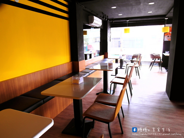 弗列斯 Fresh House(台中公益店):〖台中│美食〗弗列斯 Fresh House(台中公益店) ❤ 碳烤牛奶吐司,外酥內軟,香氣十足,夾入鹹食或甜食都好好味!!還有超厚切月亮蝦糖糖很也推唷~