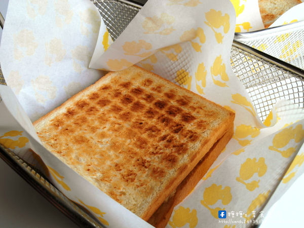 弗列斯 Fresh House(台中公益店):〖台中│美食〗弗列斯 Fresh House(台中公益店) ❤ 碳烤牛奶吐司,外酥內軟,香氣十足,夾入鹹食或甜食都好好味!!還有超厚切月亮蝦糖糖很也推唷~