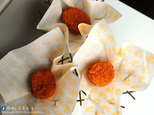 弗列斯 Fresh House(台中公益店):〖台中│美食〗弗列斯 Fresh House(台中公益店) ❤ 碳烤牛奶吐司,外酥內軟,香氣十足,夾入鹹食或甜食都好好味!!還有超厚切月亮蝦糖糖很也推唷~