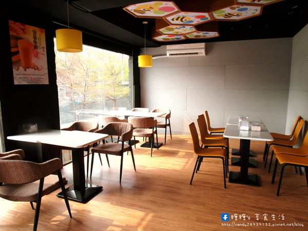 弗列斯 Fresh House(台中公益店):〖台中│美食〗弗列斯 Fresh House(台中公益店) ❤ 碳烤牛奶吐司,外酥內軟,香氣十足,夾入鹹食或甜食都好好味!!還有超厚切月亮蝦糖糖很也推唷~