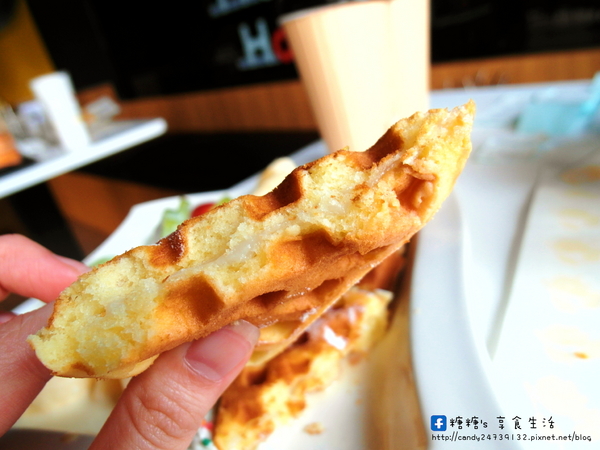 弗列斯 Fresh House(台中公益店):〖台中│美食〗弗列斯 Fresh House(台中公益店) ❤ 碳烤牛奶吐司,外酥內軟,香氣十足,夾入鹹食或甜食都好好味!!還有超厚切月亮蝦糖糖很也推唷~
