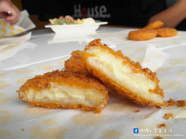 弗列斯 Fresh House(台中公益店):〖台中│美食〗弗列斯 Fresh House(台中公益店) ❤ 碳烤牛奶吐司,外酥內軟,香氣十足,夾入鹹食或甜食都好好味!!還有超厚切月亮蝦糖糖很也推唷~