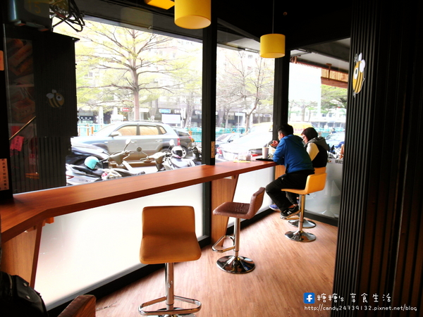 弗列斯 Fresh House(台中公益店):〖台中│美食〗弗列斯 Fresh House(台中公益店) ❤ 碳烤牛奶吐司,外酥內軟,香氣十足,夾入鹹食或甜食都好好味!!還有超厚切月亮蝦糖糖很也推唷~