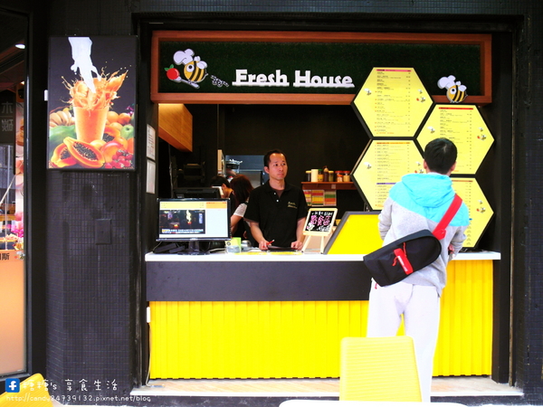 弗列斯 Fresh House(台中公益店):〖台中│美食〗弗列斯 Fresh House(台中公益店) ❤ 碳烤牛奶吐司,外酥內軟,香氣十足,夾入鹹食或甜食都好好味!!還有超厚切月亮蝦糖糖很也推唷~