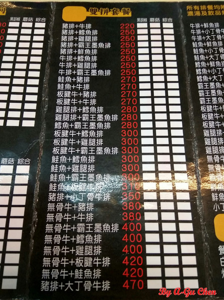 尊客平價牛排(中華店)：【臺南Ω北區】尊客平價牛排（中華總店）。大分量雙拼，飲料、濃湯無限供應，還有小朋友最愛的兒童遊戲區