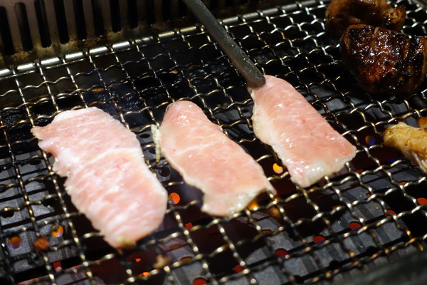 原燒優質原味燒肉(台北京華城店):(胖樺食記) 燈光美氣氛佳「原燒優質原味燒肉-台北京華城店」,安格斯黑牛套餐新上市 /單點式/商業午餐