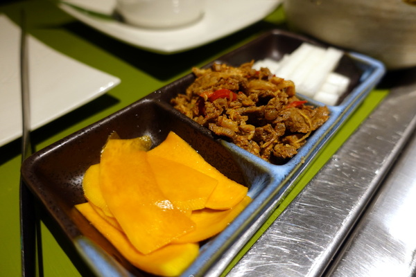 原燒優質原味燒肉(台北京華城店):(胖樺食記) 燈光美氣氛佳「原燒優質原味燒肉-台北京華城店」,安格斯黑牛套餐新上市 /單點式/商業午餐