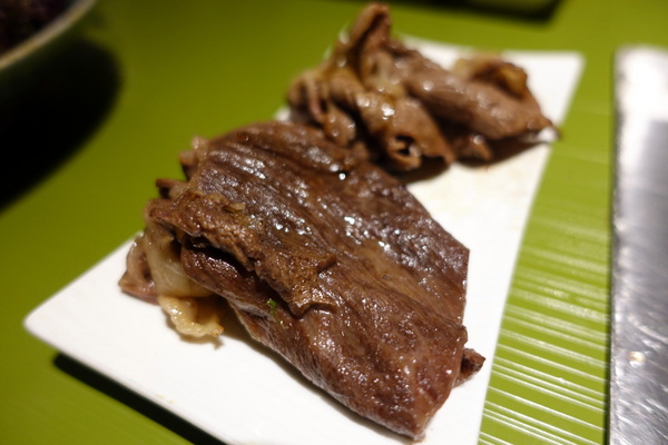 原燒優質原味燒肉(台北京華城店):(胖樺食記) 燈光美氣氛佳「原燒優質原味燒肉-台北京華城店」,安格斯黑牛套餐新上市 /單點式/商業午餐