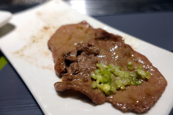 原燒優質原味燒肉(台北京華城店):(胖樺食記) 燈光美氣氛佳「原燒優質原味燒肉-台北京華城店」,安格斯黑牛套餐新上市 /單點式/商業午餐