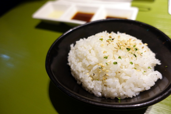 原燒優質原味燒肉(台北京華城店):(胖樺食記) 燈光美氣氛佳「原燒優質原味燒肉-台北京華城店」,安格斯黑牛套餐新上市 /單點式/商業午餐