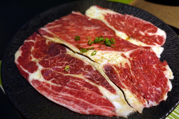 原燒優質原味燒肉(台北京華城店):(胖樺食記) 燈光美氣氛佳「原燒優質原味燒肉-台北京華城店」,安格斯黑牛套餐新上市 /單點式/商業午餐
