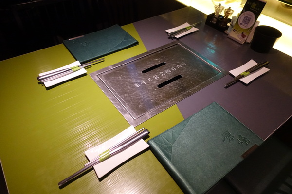 原燒優質原味燒肉(台北京華城店):(胖樺食記) 燈光美氣氛佳「原燒優質原味燒肉-台北京華城店」,安格斯黑牛套餐新上市 /單點式/商業午餐