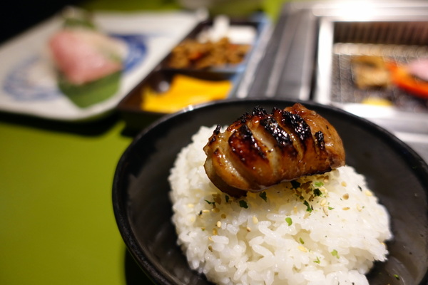 原燒優質原味燒肉(台北京華城店):(胖樺食記) 燈光美氣氛佳「原燒優質原味燒肉-台北京華城店」,安格斯黑牛套餐新上市 /單點式/商業午餐