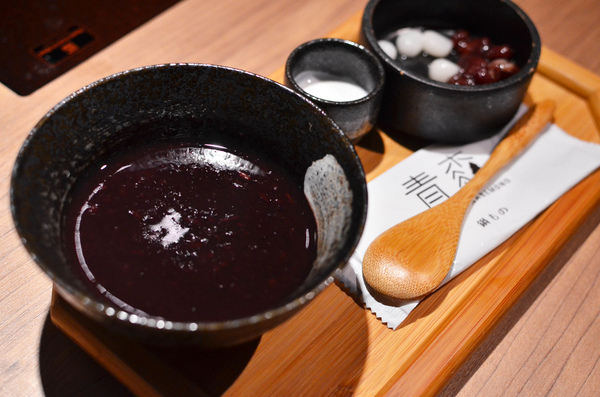 青森鍋物:『台中||西區』獨樹一格的日式焦香湯頭-青森鍋物AOMORI NABEMONO。愛評體驗團。