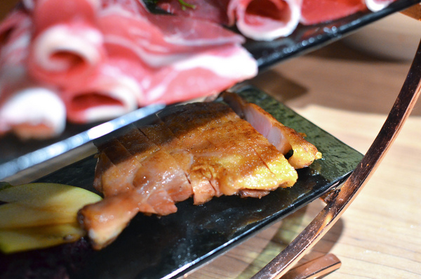 青森鍋物:『台中||西區』獨樹一格的日式焦香湯頭-青森鍋物AOMORI NABEMONO。愛評體驗團。