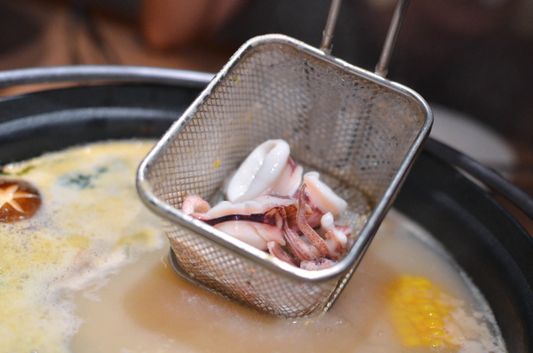 青森鍋物:『台中||西區』獨樹一格的日式焦香湯頭-青森鍋物AOMORI NABEMONO。愛評體驗團。