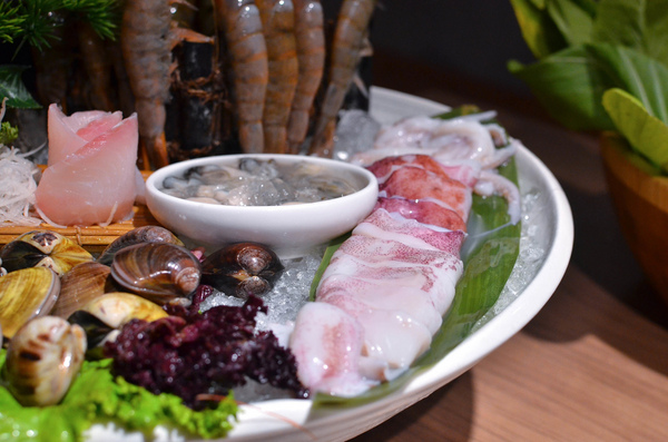 青森鍋物:『台中||西區』獨樹一格的日式焦香湯頭-青森鍋物AOMORI NABEMONO。愛評體驗團。