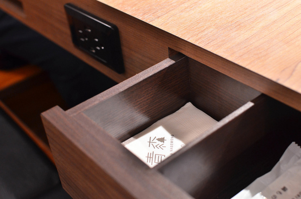 青森鍋物:『台中||西區』獨樹一格的日式焦香湯頭-青森鍋物AOMORI NABEMONO。愛評體驗團。