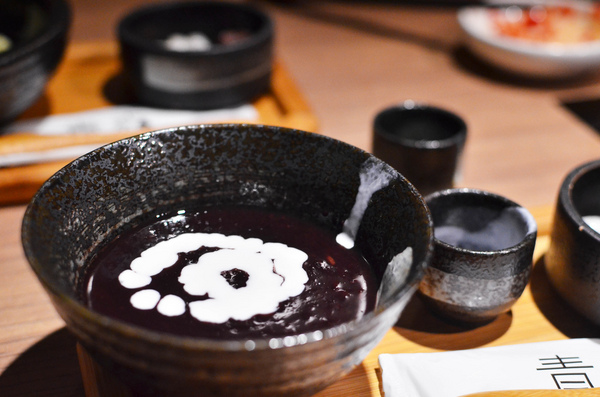青森鍋物:『台中||西區』獨樹一格的日式焦香湯頭-青森鍋物AOMORI NABEMONO。愛評體驗團。