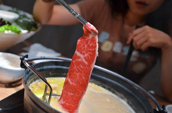 青森鍋物:『台中||西區』獨樹一格的日式焦香湯頭-青森鍋物AOMORI NABEMONO。愛評體驗團。