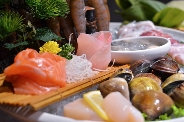 青森鍋物:『台中||西區』獨樹一格的日式焦香湯頭-青森鍋物AOMORI NABEMONO。愛評體驗團。