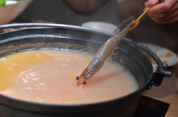 青森鍋物:『台中||西區』獨樹一格的日式焦香湯頭-青森鍋物AOMORI NABEMONO。愛評體驗團。