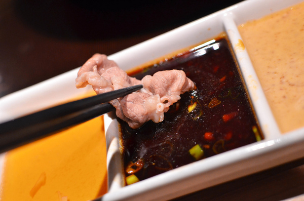 青森鍋物:『台中||西區』獨樹一格的日式焦香湯頭-青森鍋物AOMORI NABEMONO。愛評體驗團。