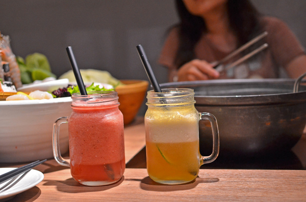 青森鍋物:『台中||西區』獨樹一格的日式焦香湯頭-青森鍋物AOMORI NABEMONO。愛評體驗團。