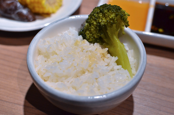 青森鍋物:『台中||西區』獨樹一格的日式焦香湯頭-青森鍋物AOMORI NABEMONO。愛評體驗團。