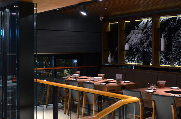 青森鍋物:『台中||西區』獨樹一格的日式焦香湯頭-青森鍋物AOMORI NABEMONO。愛評體驗團。