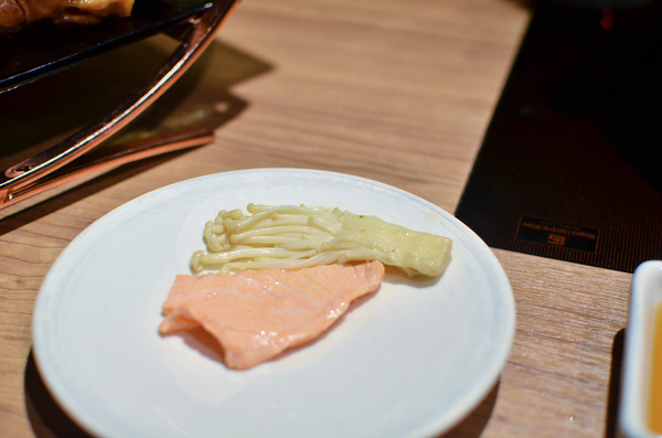 青森鍋物:『台中||西區』獨樹一格的日式焦香湯頭-青森鍋物AOMORI NABEMONO。愛評體驗團。