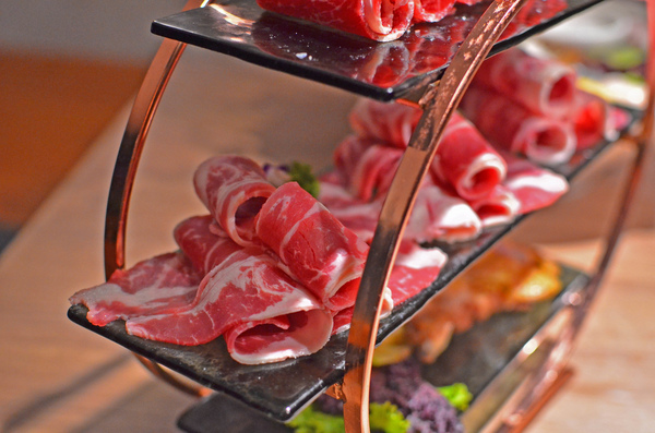 青森鍋物:『台中||西區』獨樹一格的日式焦香湯頭-青森鍋物AOMORI NABEMONO。愛評體驗團。