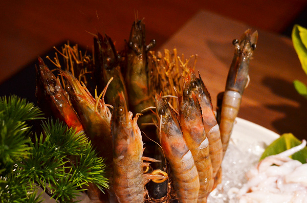 青森鍋物:『台中||西區』獨樹一格的日式焦香湯頭-青森鍋物AOMORI NABEMONO。愛評體驗團。