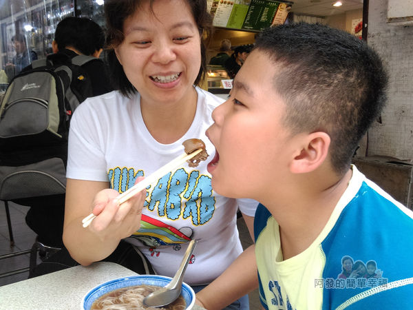 蔡記岡山羊肉15-貪吃的模樣