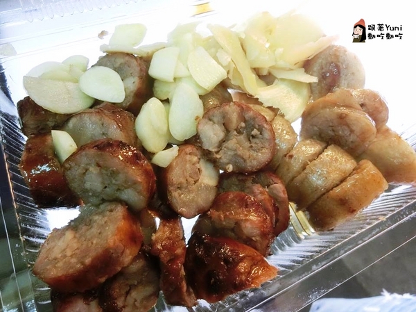 嘉義不一樣香腸：【台中食記-西屯區】逢甲夜市良心攤販!有SGS認證的手工大腸包小腸/糯米腸/大腸頭→嘉義不一樣香腸/糯米腸(不添加防腐劑)@跟著Yumi尤美美動吃動吃(體驗日期:2016年05月20日)