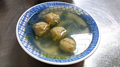 台南新化益伯水里肉圓：【台南美食】新化益伯水里肉圓~雙重吃法獨特醬汁