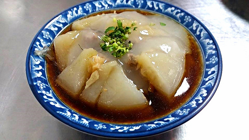 台南新化益伯水里肉圓：【台南美食】新化益伯水里肉圓~雙重吃法獨特醬汁