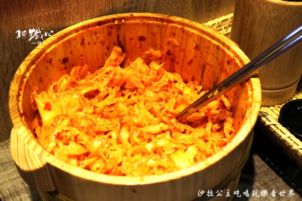 陳鐵心拌拌麵豬肝湯(國泰店)：這碗豬肝湯會不會太多了『陳鐵心 (國泰店)』拌拌麵/國泰醫院旁/小吃