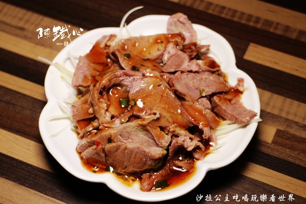 陳鐵心拌拌麵豬肝湯(國泰店)：這碗豬肝湯會不會太多了『陳鐵心 (國泰店)』拌拌麵/國泰醫院旁/小吃