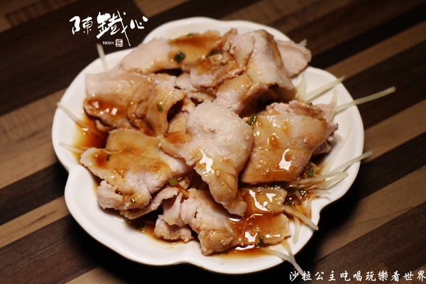 陳鐵心拌拌麵豬肝湯(國泰店)：這碗豬肝湯會不會太多了『陳鐵心 (國泰店)』拌拌麵/國泰醫院旁/小吃