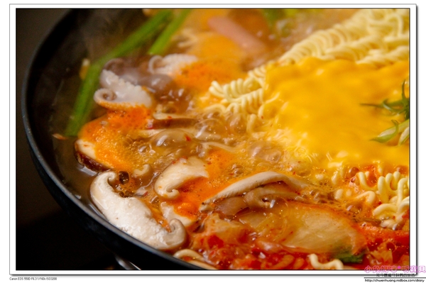 啾哇嘿喲:【東區韓式料理】☼啾哇嘿喲☼韓國八色烤肉,浪漫的愛情故事,拍照打卡還送隱藏版的第九色烤肉,粉紅玫瑰人參喔!♥♥