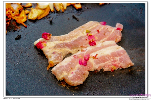 啾哇嘿喲:【東區韓式料理】☼啾哇嘿喲☼韓國八色烤肉,浪漫的愛情故事,拍照打卡還送隱藏版的第九色烤肉,粉紅玫瑰人參喔!♥♥